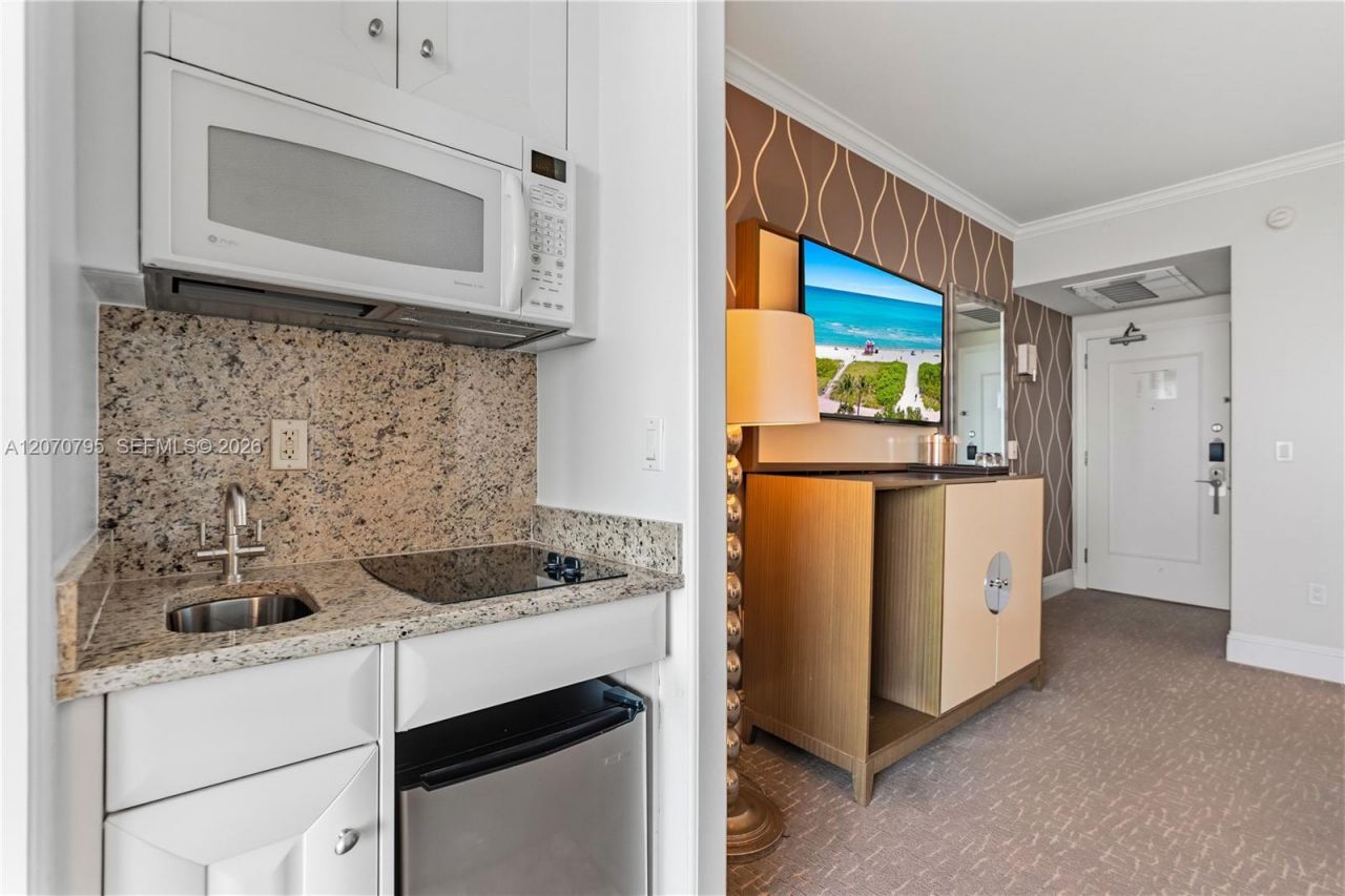 4401 Collins Ave , Unit 1915/1917, Miami Beach, FL 33140 Photo