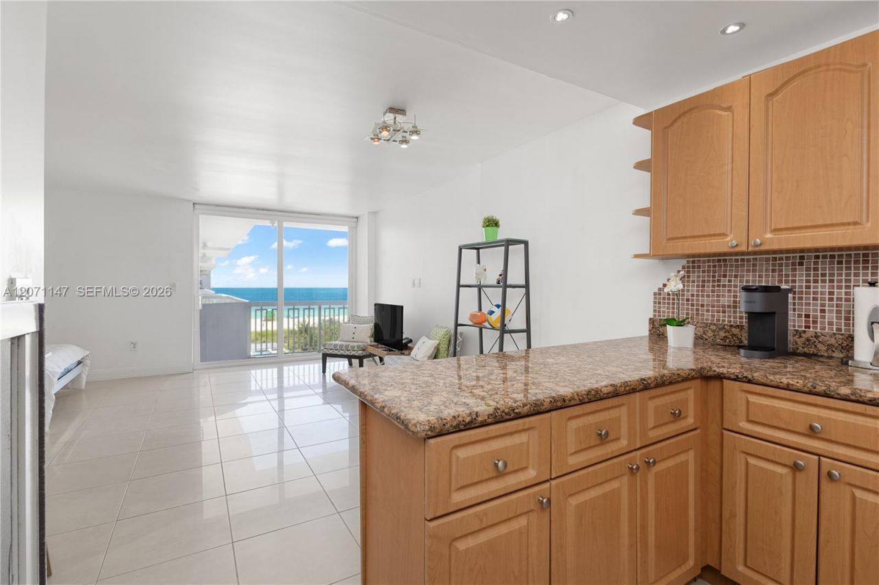 401 Ocean Dr , Unit 607, Miami Beach, FL 33139 Photo