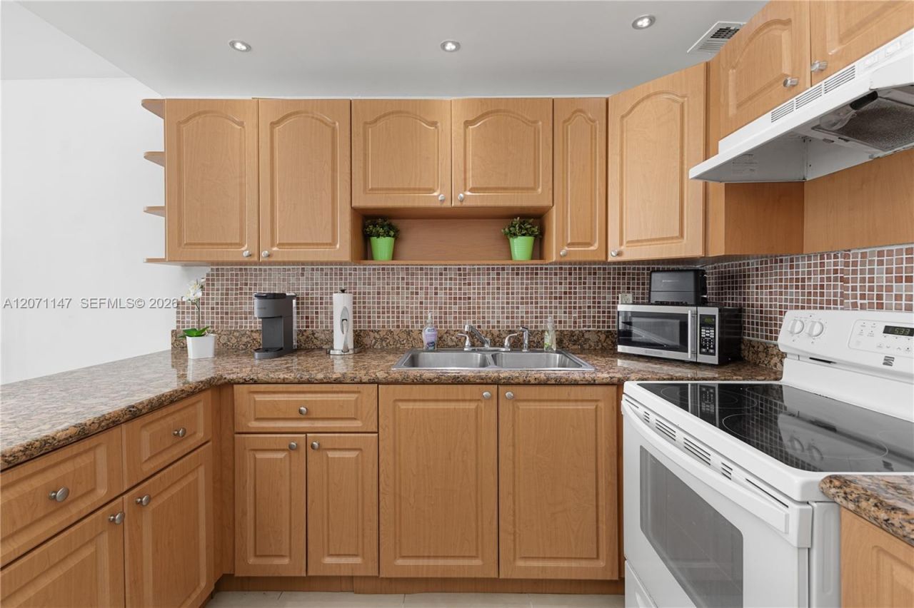 401 Ocean Dr , Unit 607, Miami Beach, FL 33139 Photo