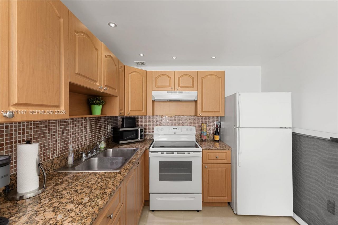 401 Ocean Dr , Unit 607, Miami Beach, FL 33139 Photo