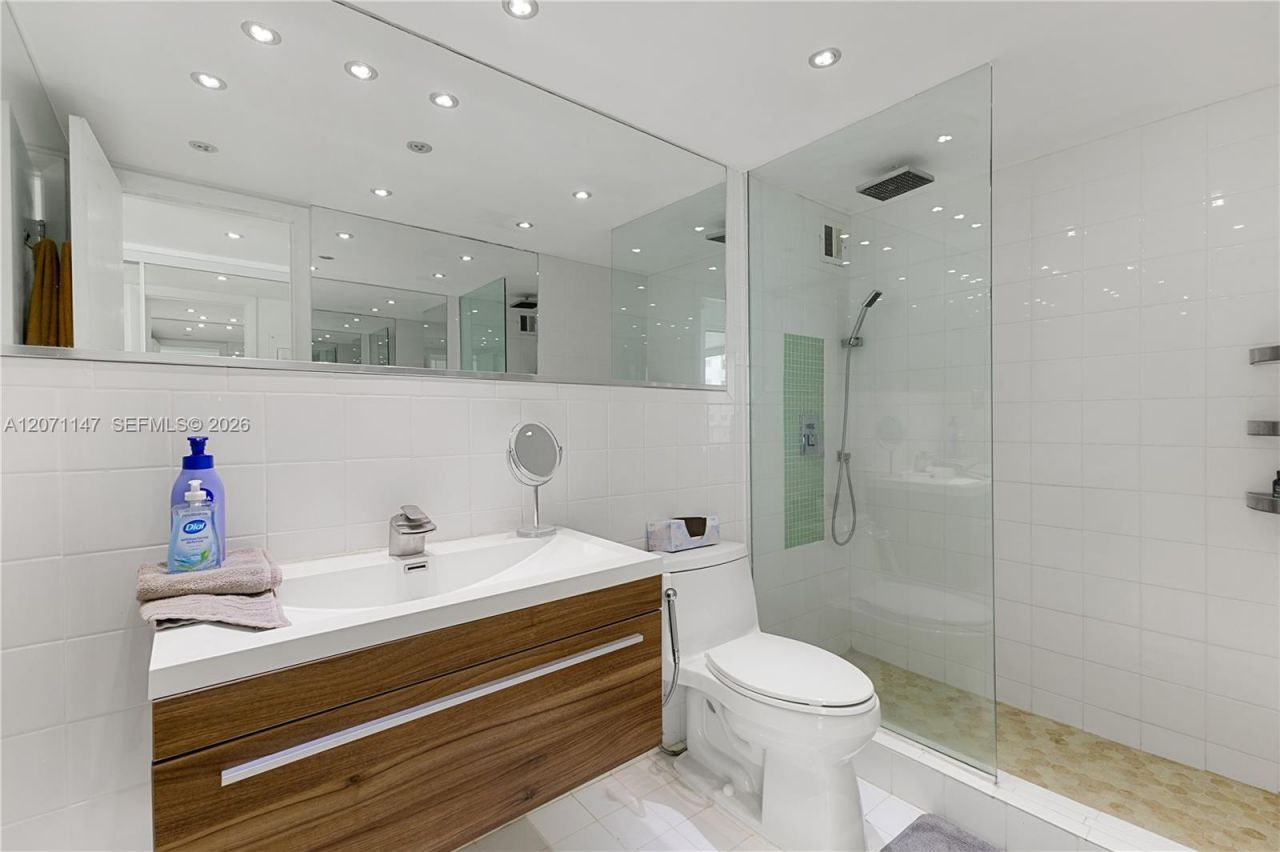 401 Ocean Dr , Unit 607, Miami Beach, FL 33139 Photo