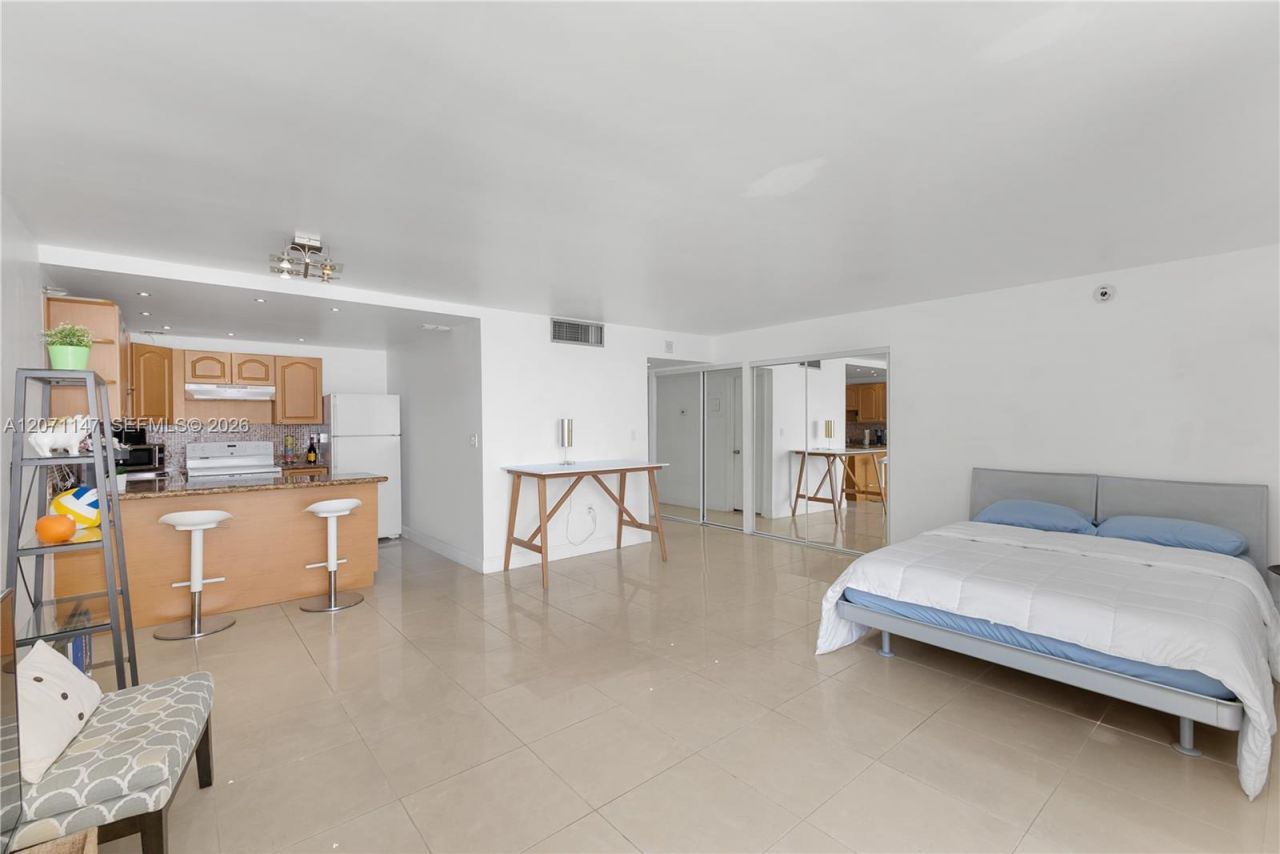 401 Ocean Dr , Unit 607, Miami Beach, FL 33139 Photo