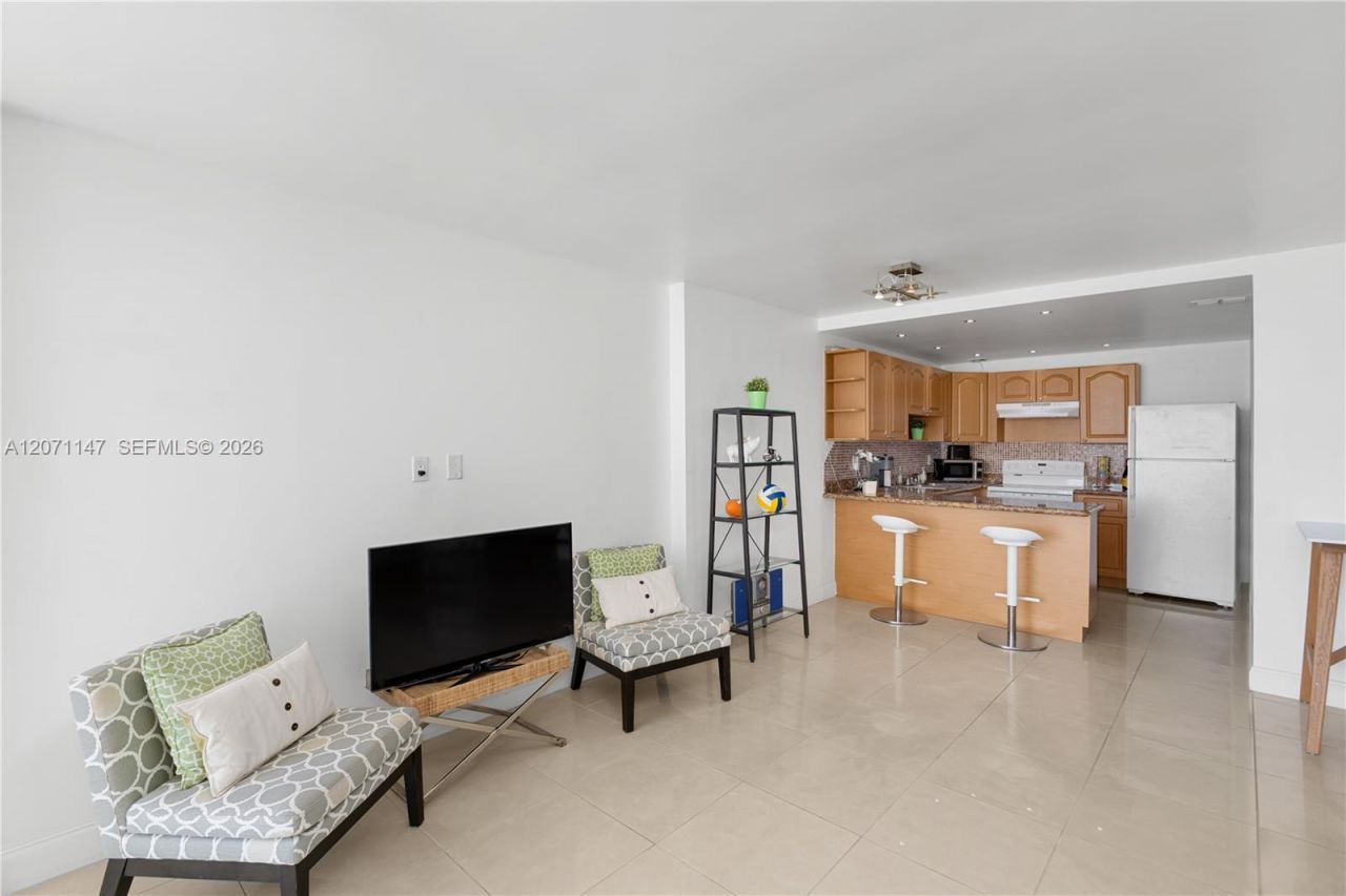 401 Ocean Dr , Unit 607, Miami Beach, FL 33139 Photo