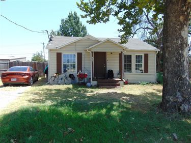 807 Chestnut Street , Aubrey, TX 76227