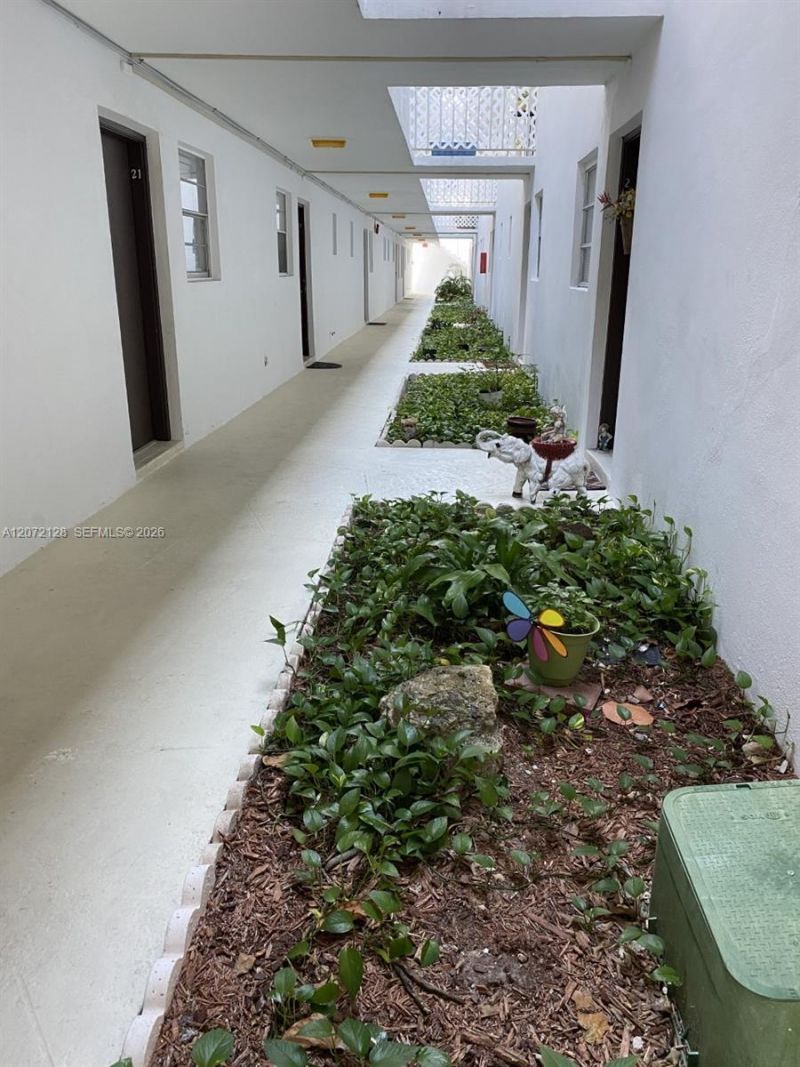 6505 Winfield Blvd , Unit B-25, Margate, FL 33063 Photo