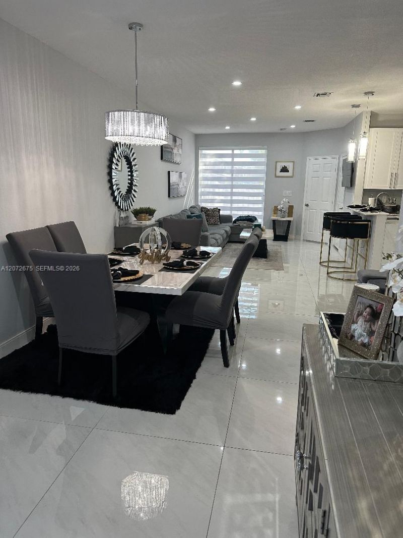 7690 S Southwood Cir , Davie, FL 33328 Photo