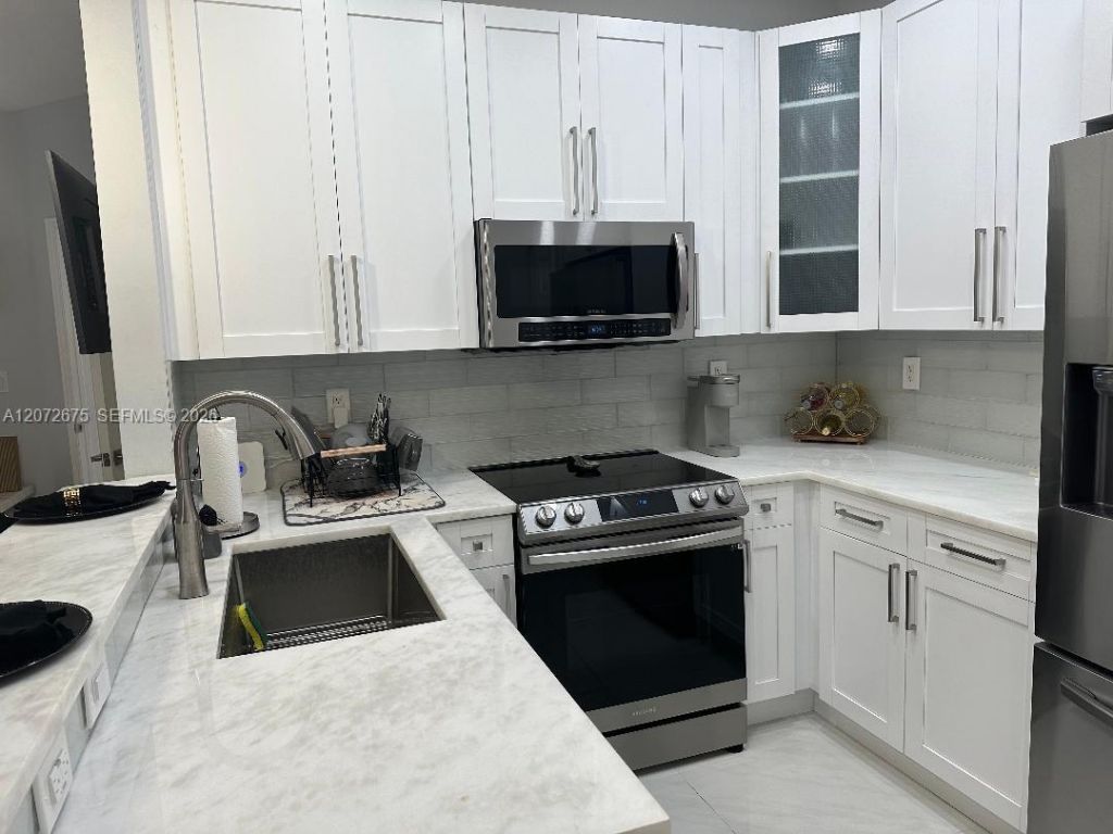 7690 S Southwood Cir , Davie, FL 33328 Photo