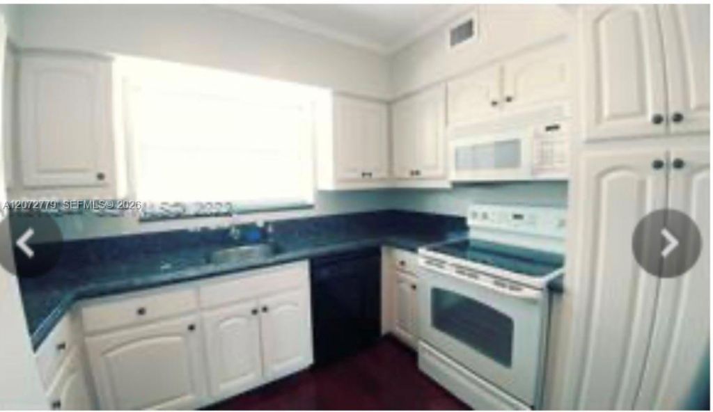462 Golden Isles Dr , Unit 305, Hallandale Beach, FL 33009 Photo