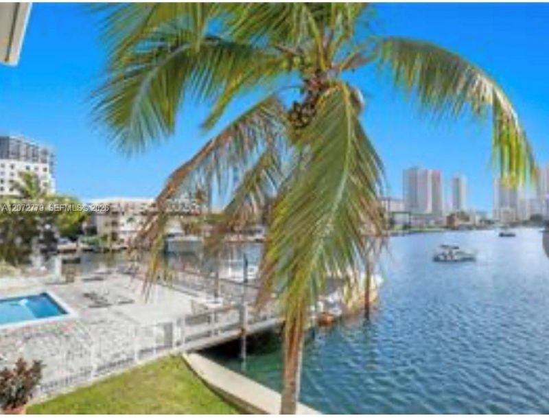 462 Golden Isles Dr , Unit 305, Hallandale Beach, FL 33009 Photo