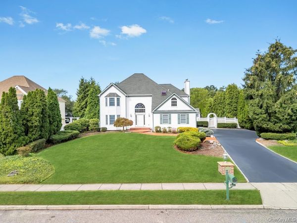 150 Hayrick Lane , Commack, NY 11725