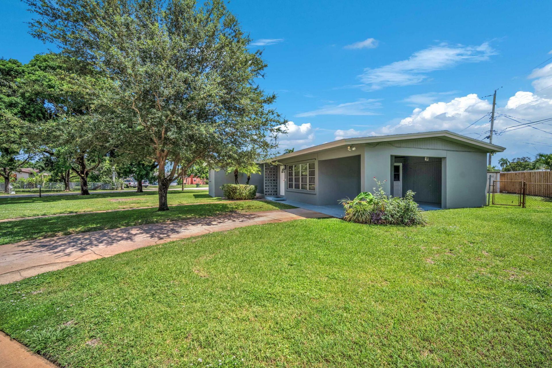 145 Greenbrier Drive, Palm Springs, FL 33461 Photo