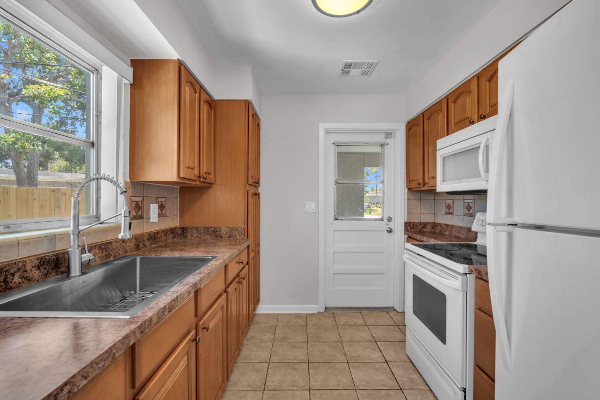 145 Greenbrier Drive, Palm Springs, FL 33461 Photo
