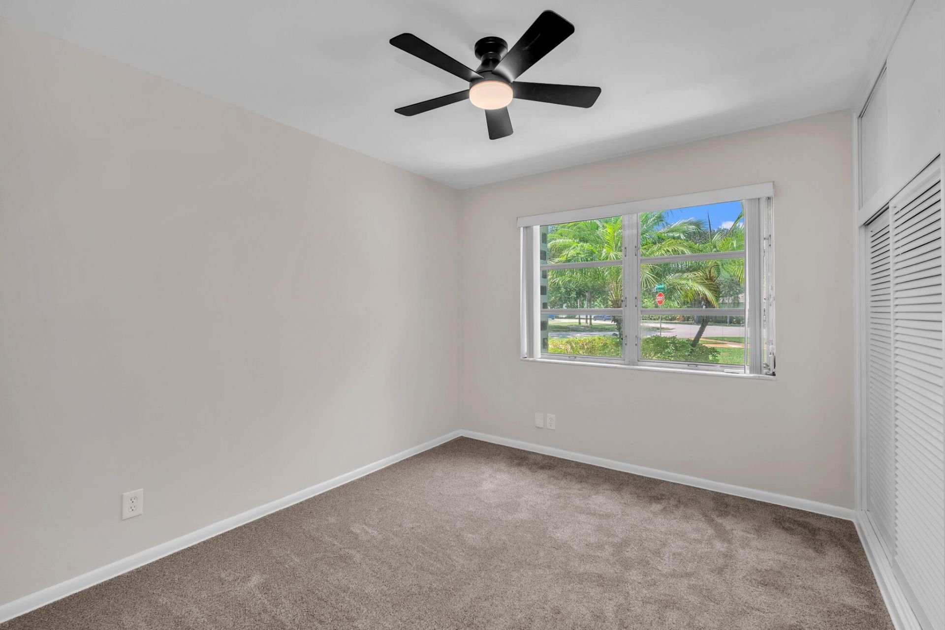 145 Greenbrier Drive, Palm Springs, FL 33461 Photo