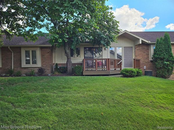 5663 Hillcrest Circle E, Unit 64, West Bloomfield Township, Mi 48322