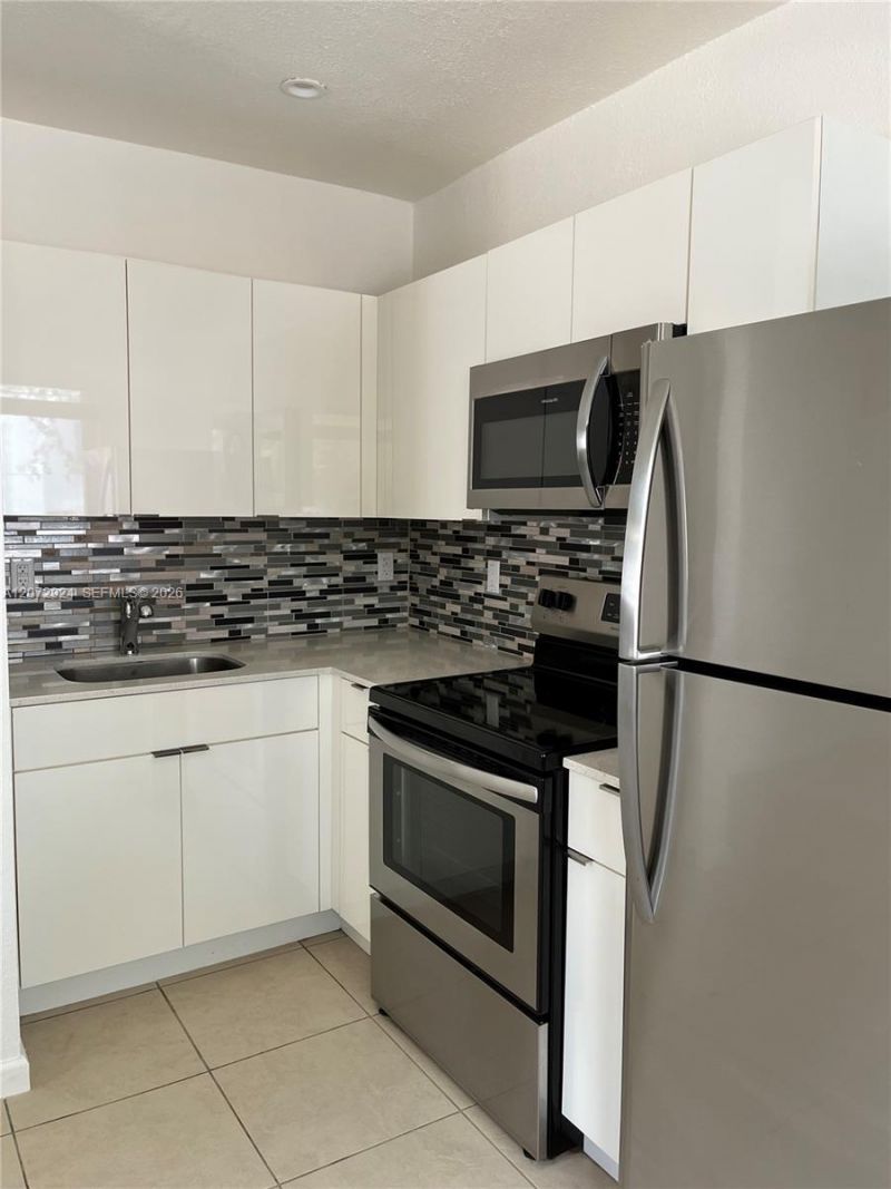 6331 NE 4th Ct , Unit 1, Miami, FL 33138 Photo