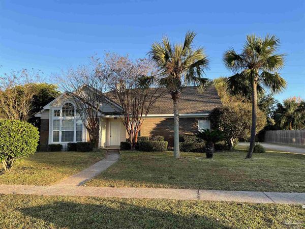 9404 Victoria Ln, Navarre, FL 32566