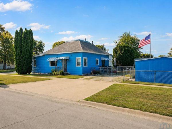 201 E 8th, South Sioux City, NE 68776