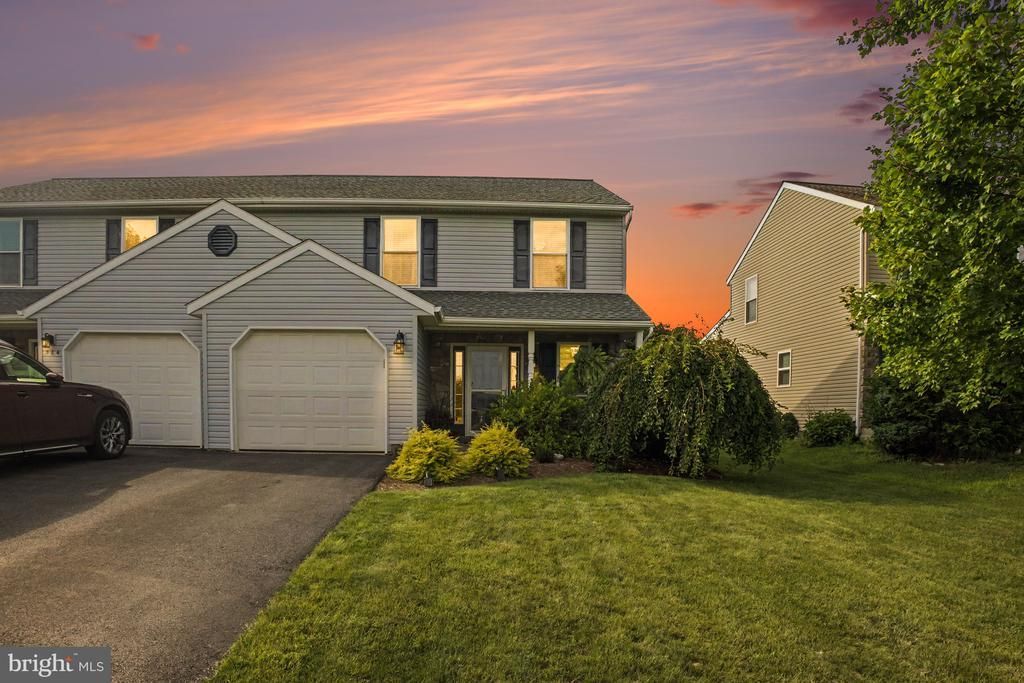 566 DAISY DRIVE, NEW HOLLAND, PA 17557