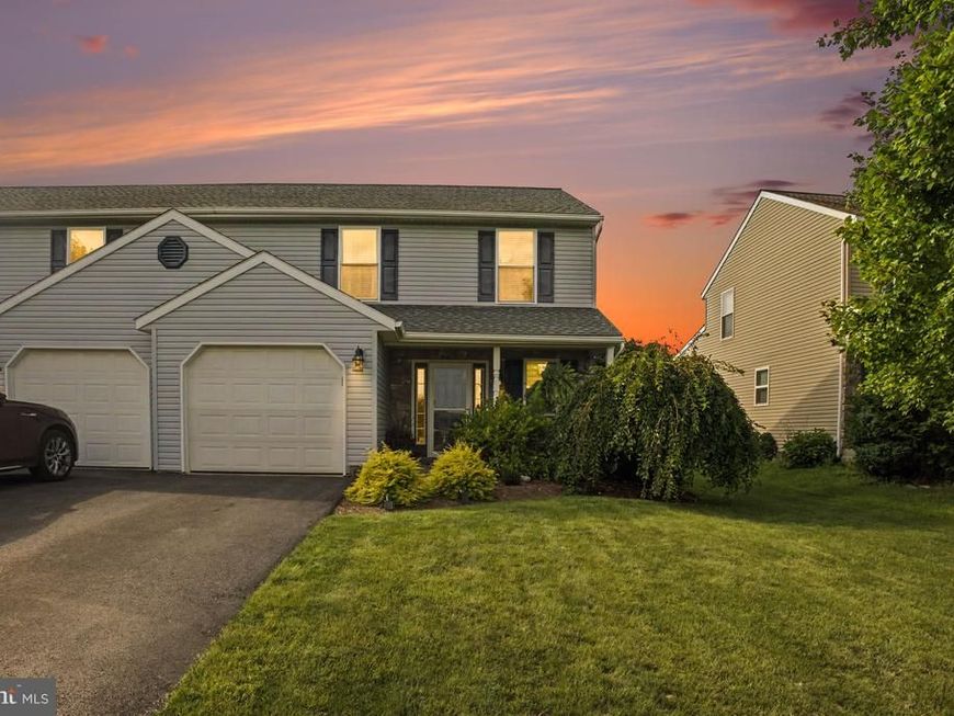 566 Daisy Drive, New Holland, PA 17557 Main Photo