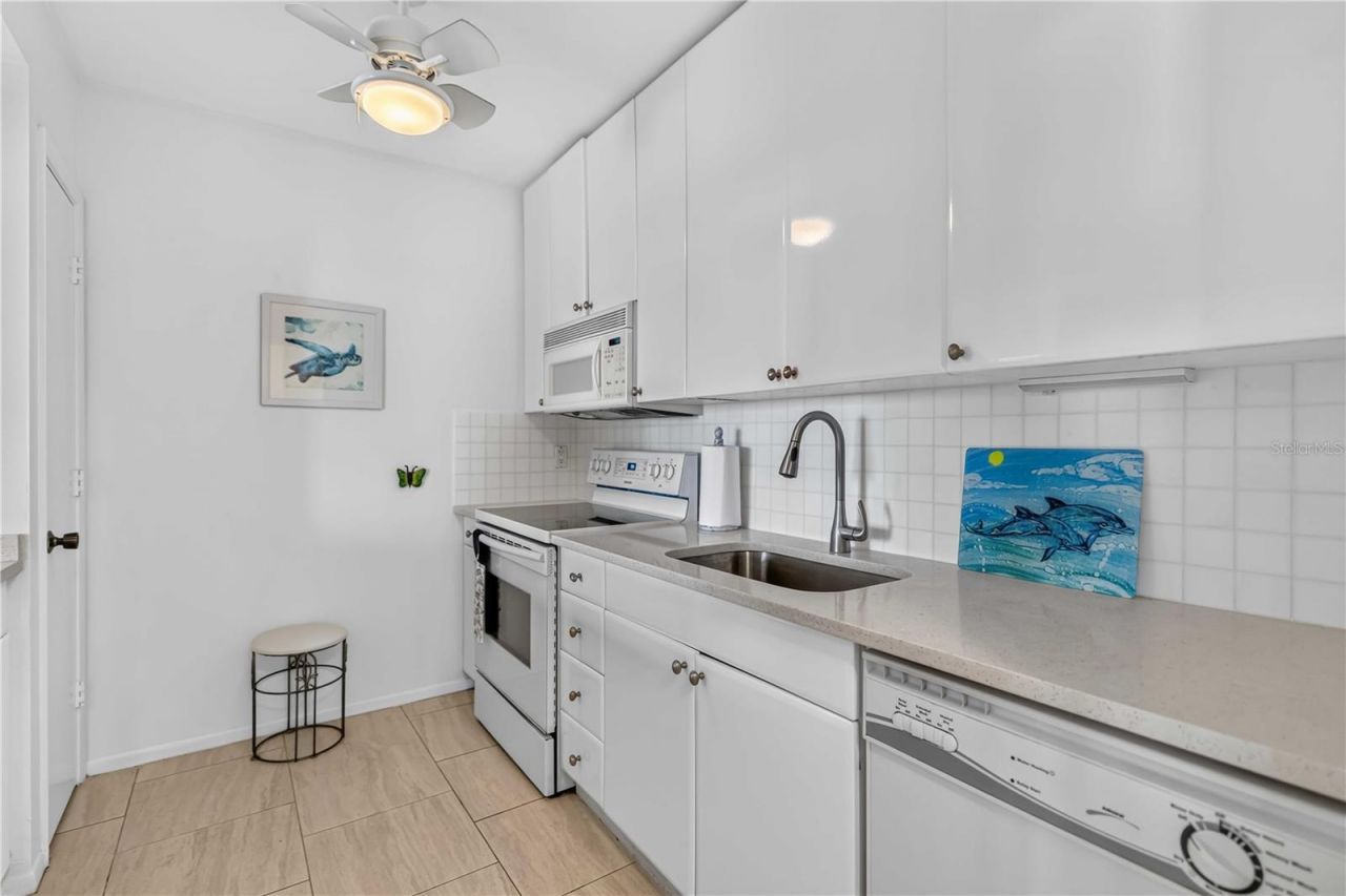 1212 Ben Franklin Drive, Unit 1205, Sarasota, FL 34236 Photo
