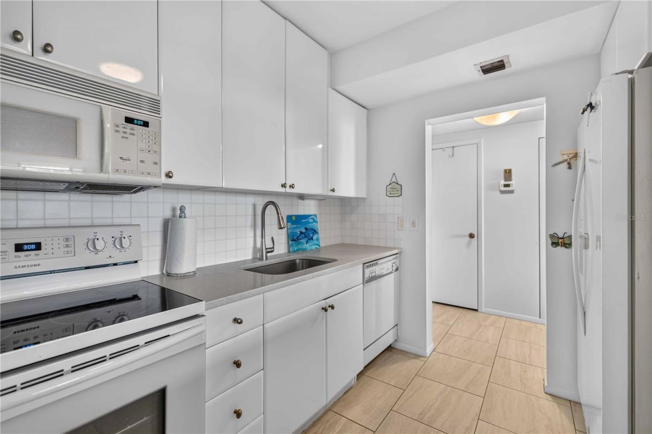 1212 Ben Franklin Drive, Unit 1205, Sarasota, FL 34236 Photo