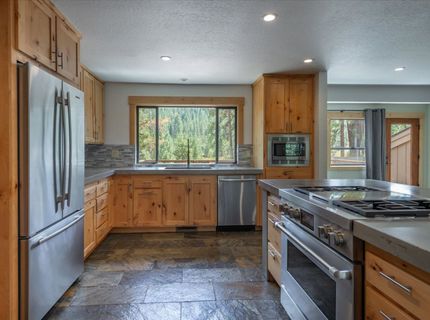 11715 Deerfield Drive , Truckee, CA 96161 Photo