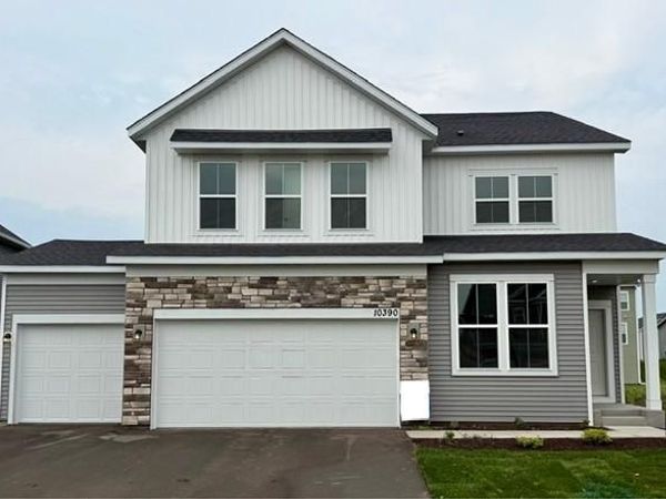 10390 McGregor Boulevard , Woodbury, MN 55129
