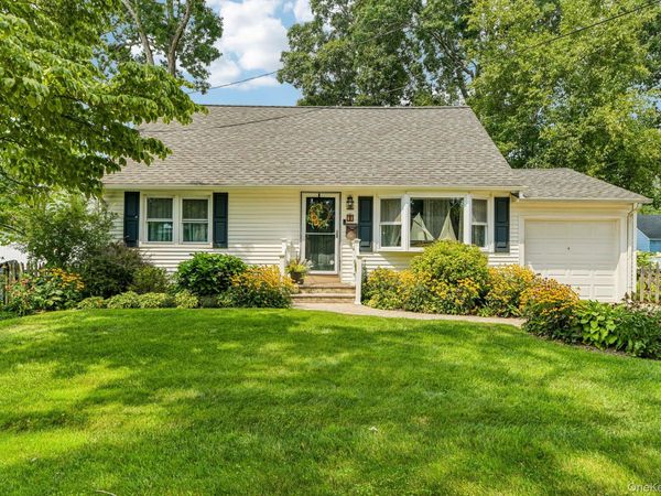 75 Hale Road , North Babylon, NY 11703