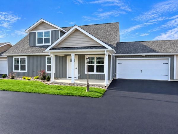 208 Cumberland Meadows Circle, Hebron, OH 43025