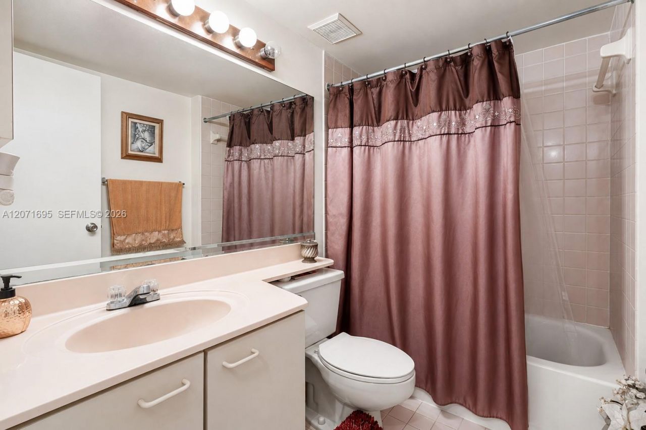6276 NW 186th St, Unit 305, Hialeah, FL 33015 Photo