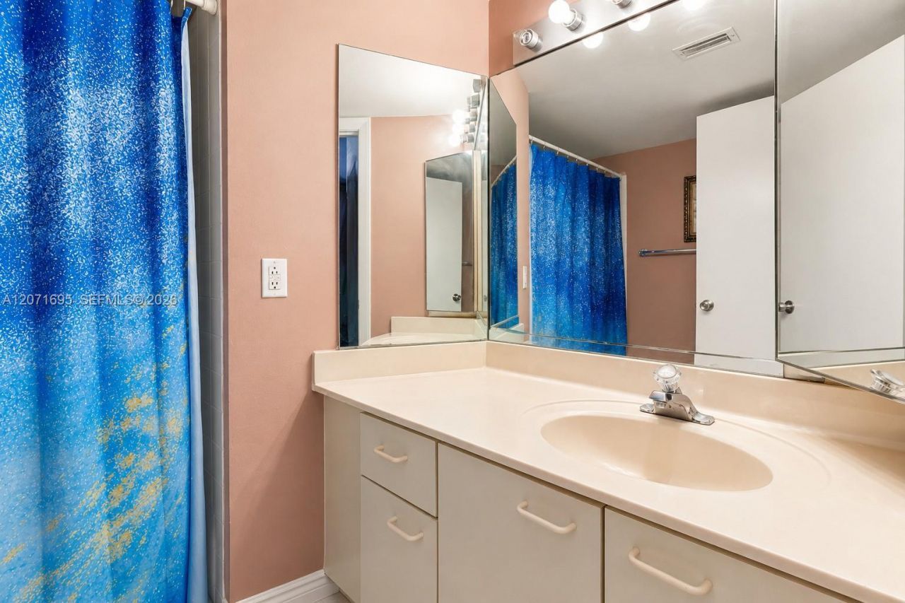 6276 NW 186th St, Unit 305, Hialeah, FL 33015 Photo