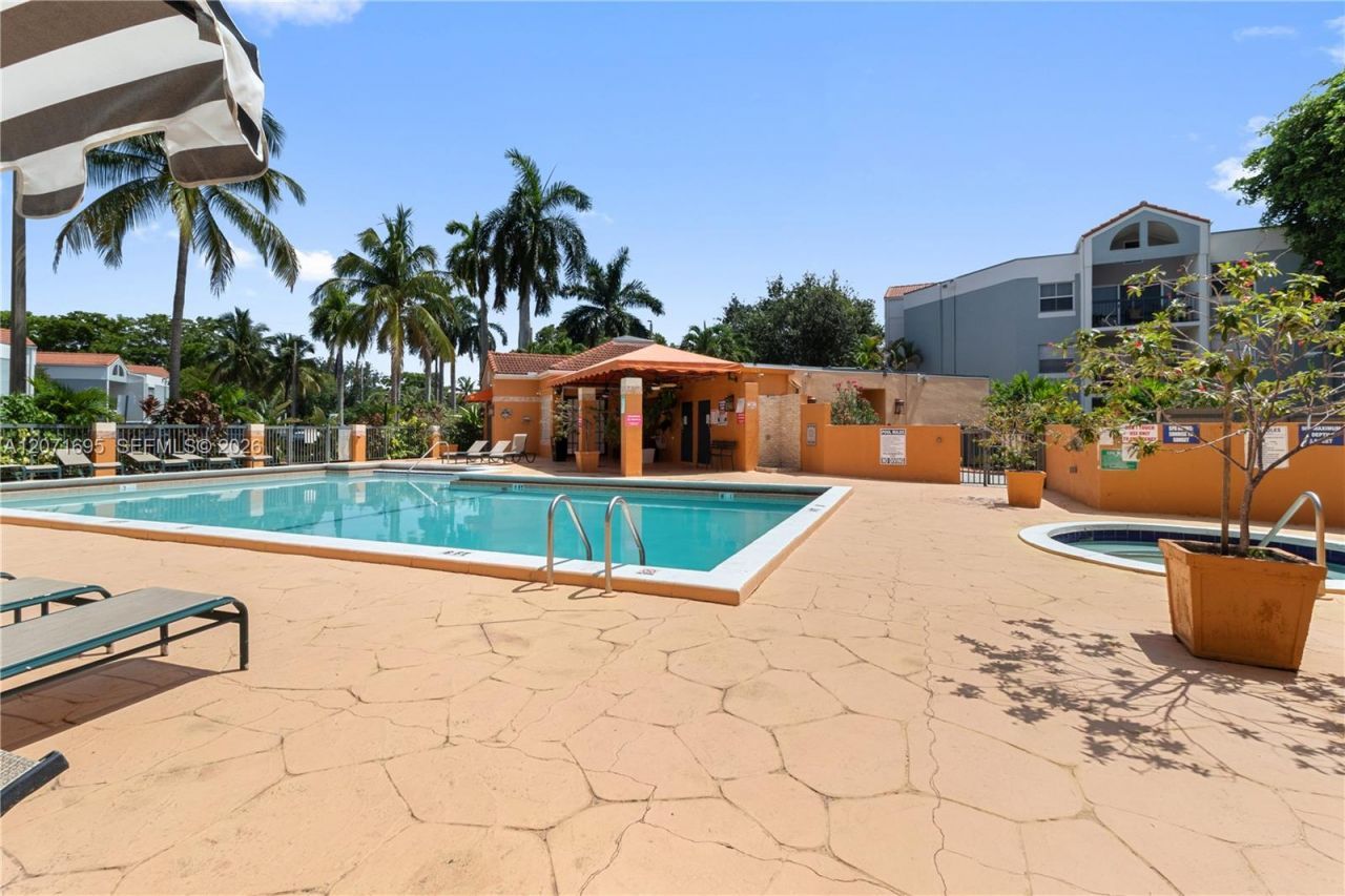 6276 NW 186th St, Unit 305, Hialeah, FL 33015 Photo