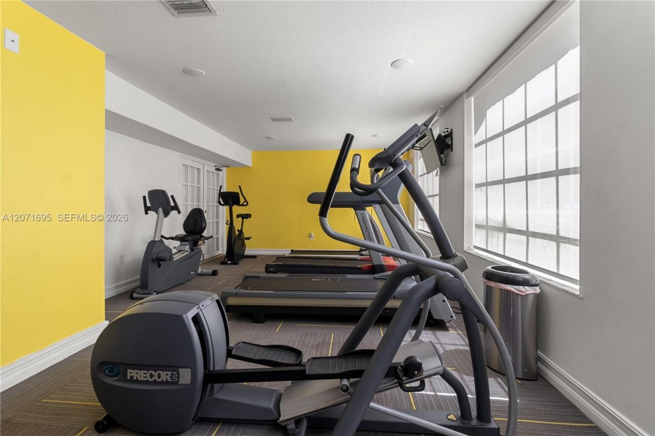 6276 NW 186th St, Unit 305, Hialeah, FL 33015 Photo