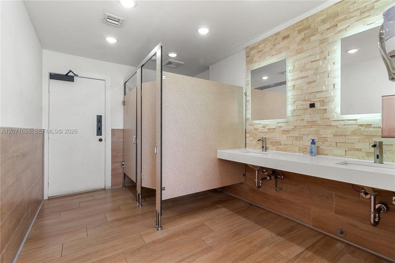 6276 NW 186th St, Unit 305, Hialeah, FL 33015 Photo