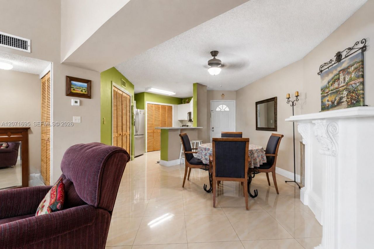 6276 NW 186th St, Unit 305, Hialeah, FL 33015 Photo