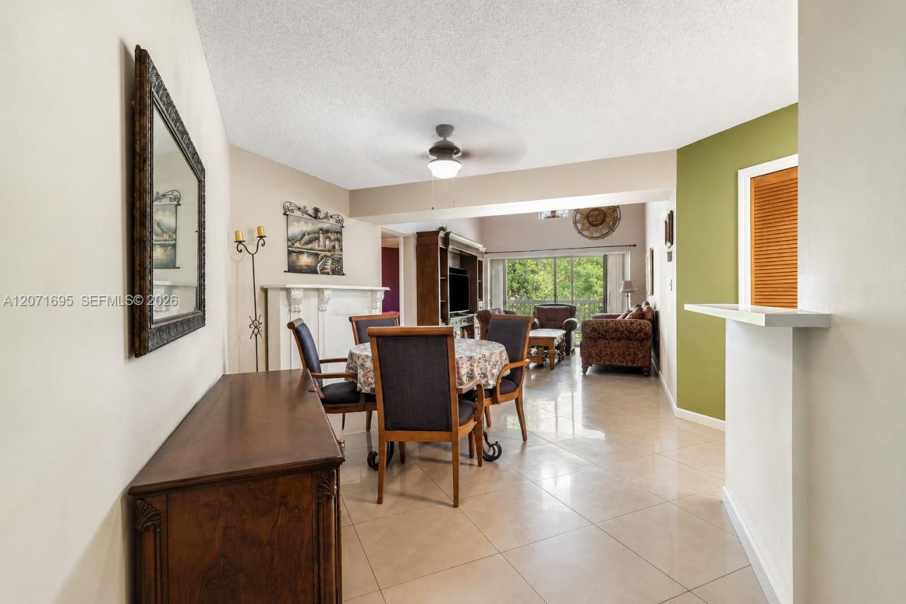 6276 NW 186th St, Unit 305, Hialeah, FL 33015 Photo