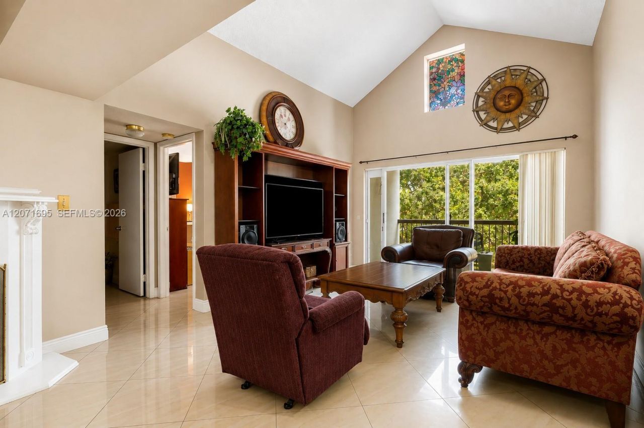 6276 NW 186th St, Unit 305, Hialeah, FL 33015 Photo