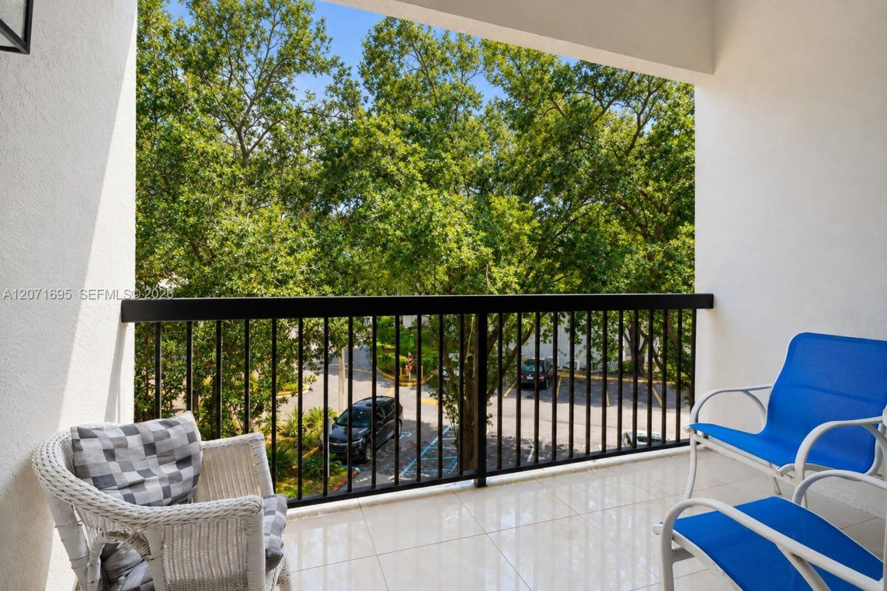 6276 NW 186th St, Unit 305, Hialeah, FL 33015 Photo