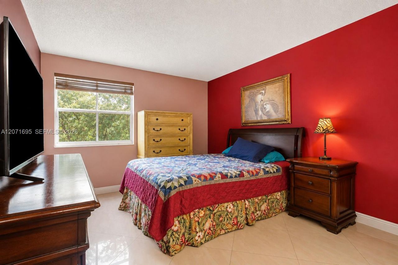 6276 NW 186th St, Unit 305, Hialeah, FL 33015 Photo