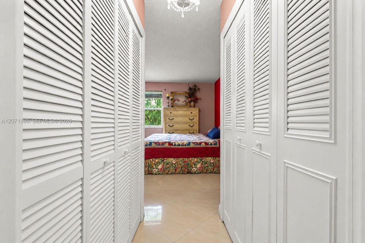6276 NW 186th St, Unit 305, Hialeah, FL 33015 Photo