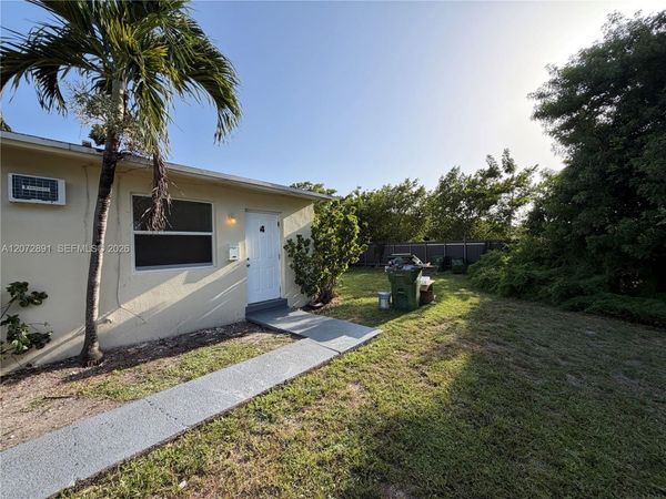 305 NW 1st Ave, Unit 4, Hallandale Beach, FL 33009