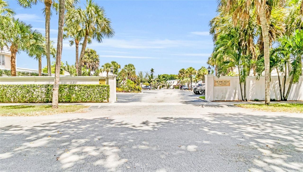 7407 Big Cypress Dr , Miami Lakes, FL 33014 Photo