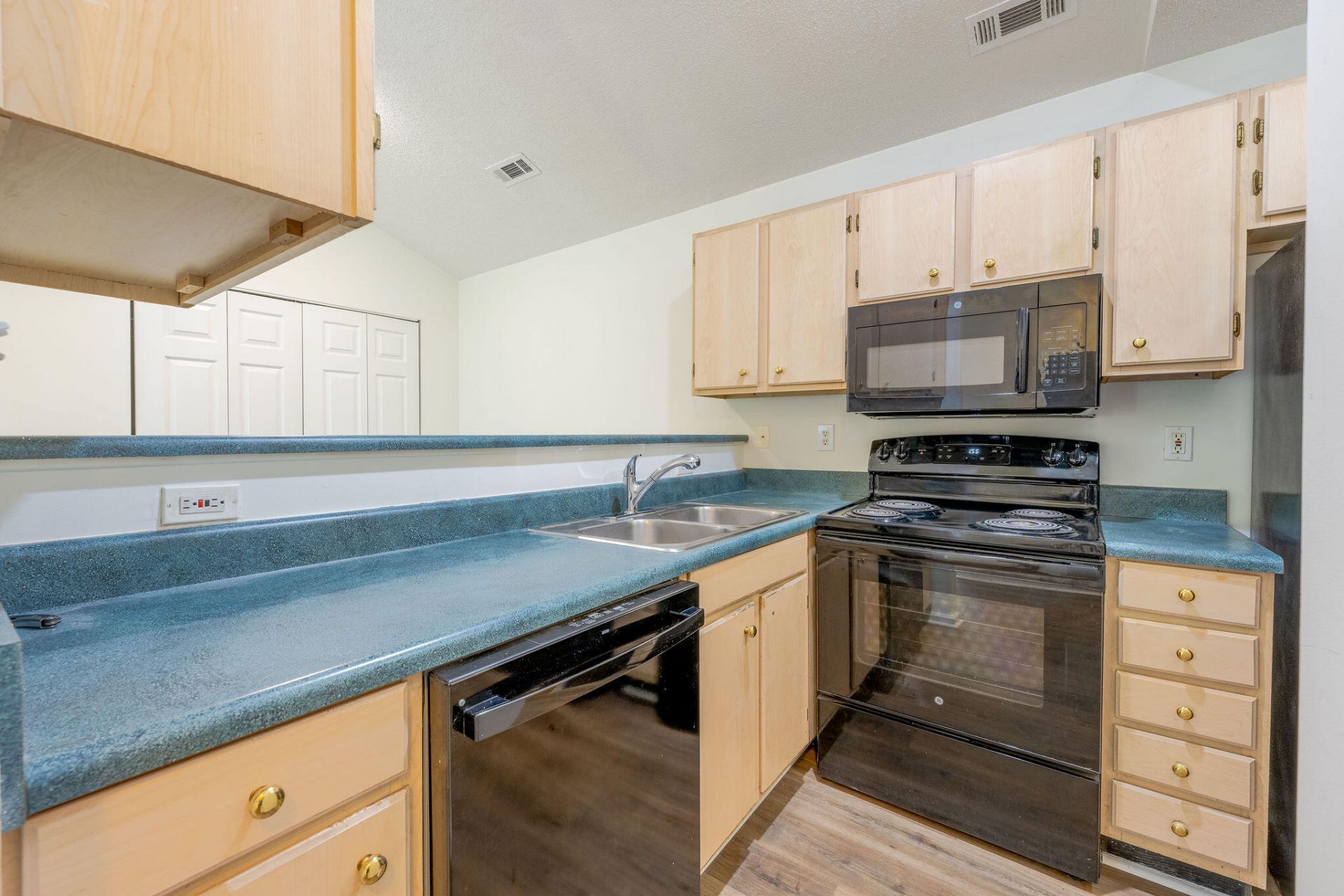 188 Midland Parkway Photo 13