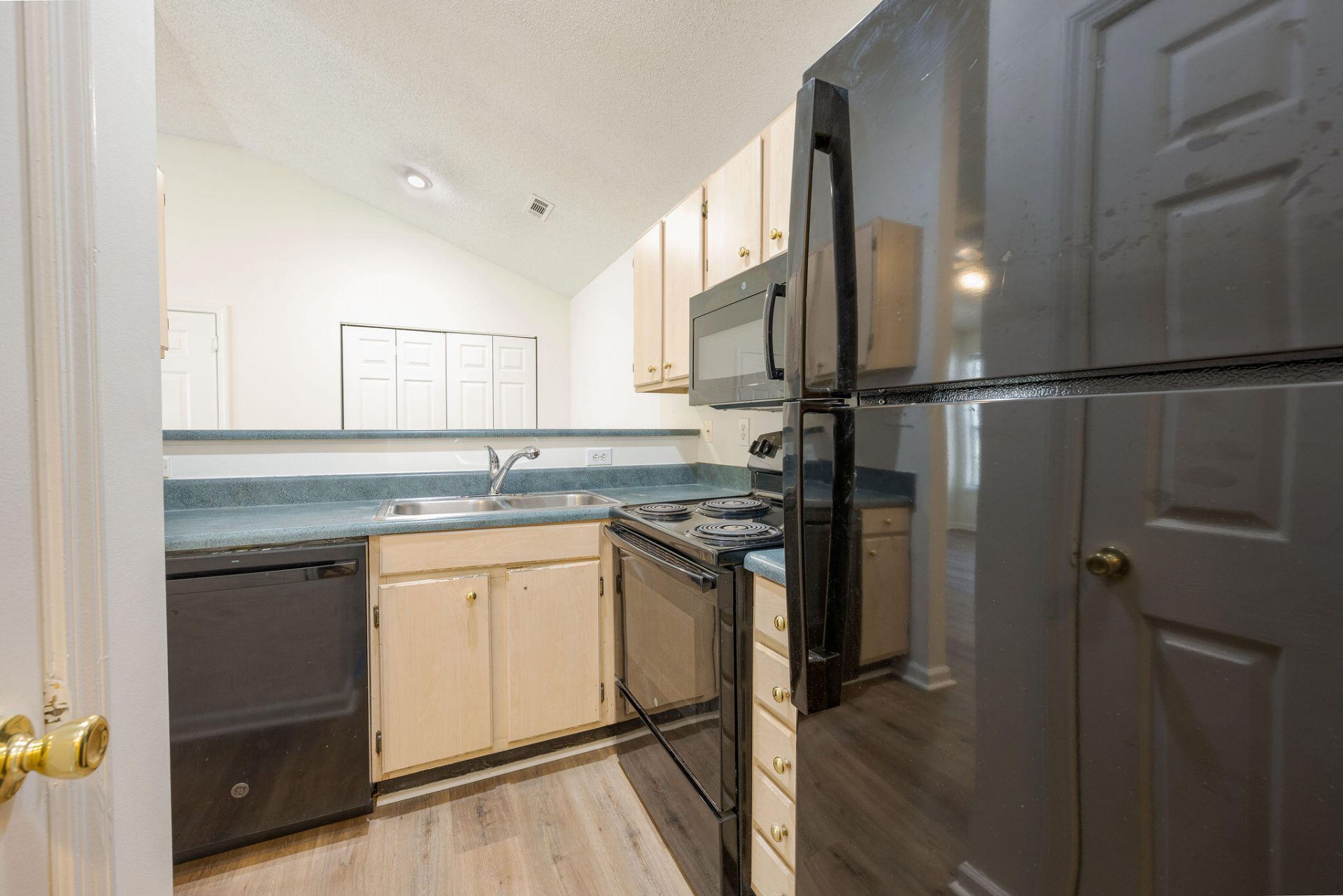 188 Midland Parkway Photo 14