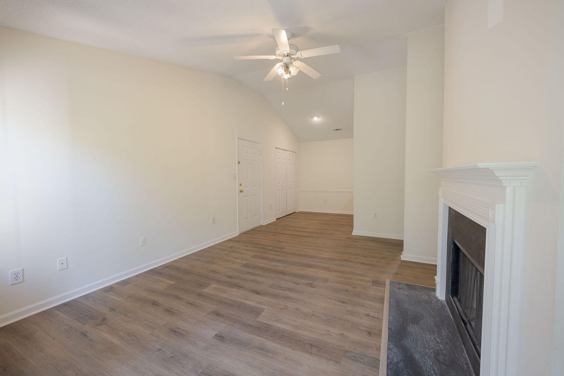 188 Midland Parkway Photo 4