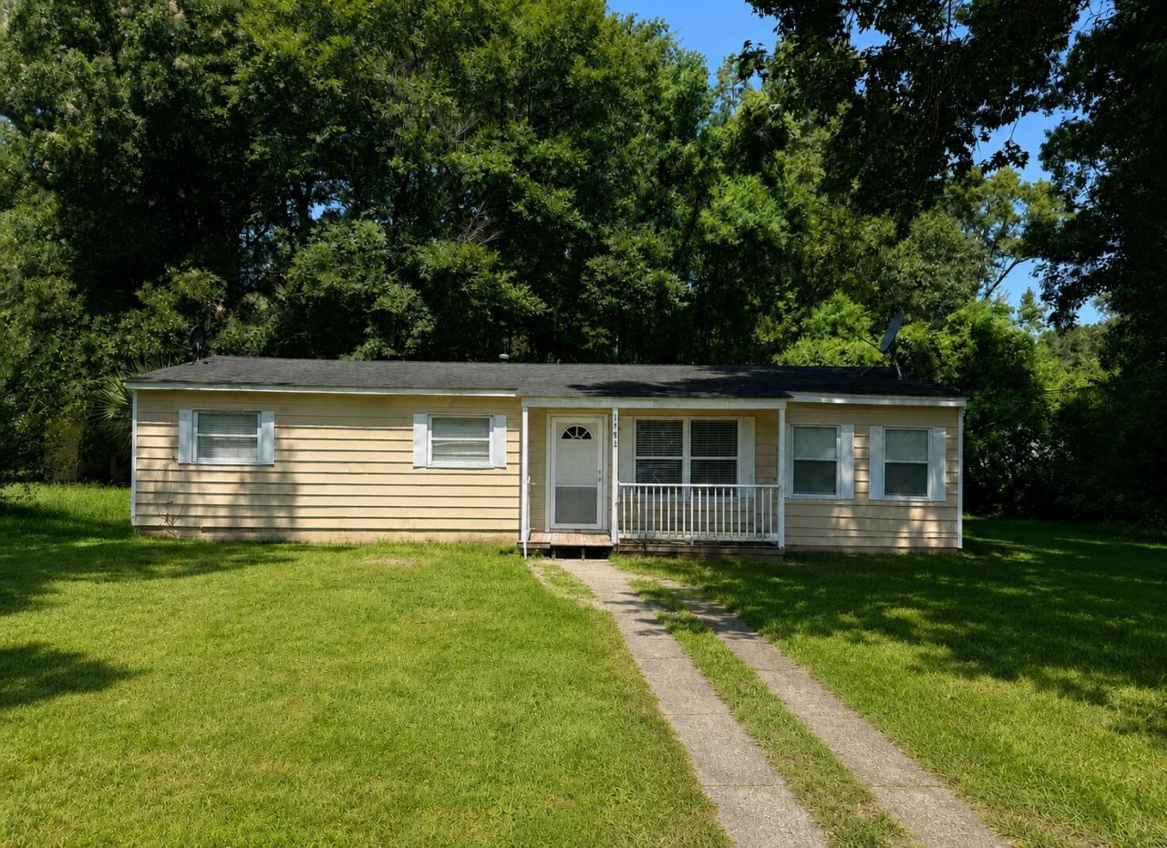 1582 W Robinhood Drive Photo 1