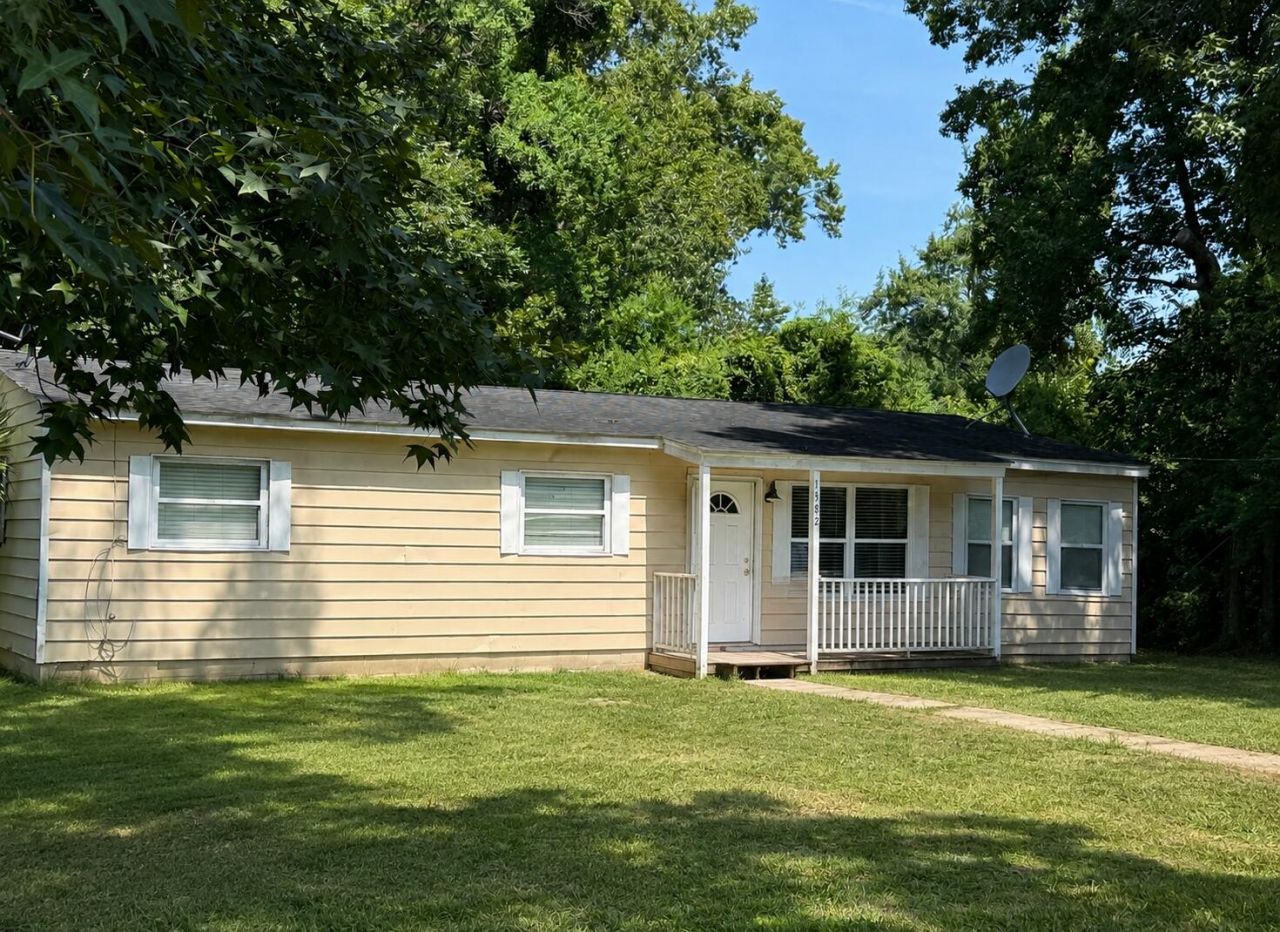 1582 W Robinhood Drive Photo 2