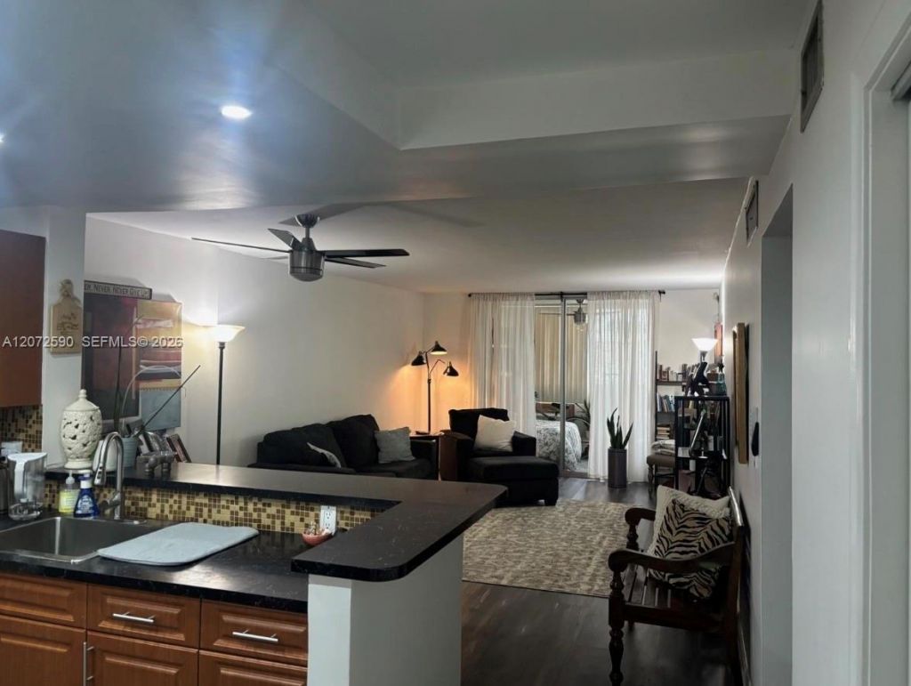 500 NE 12th Ave , Unit 704, Hallandale Beach, FL 33009 Photo