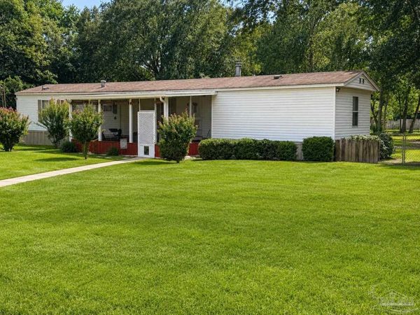 5105 Central Dr, Pace, FL 32571