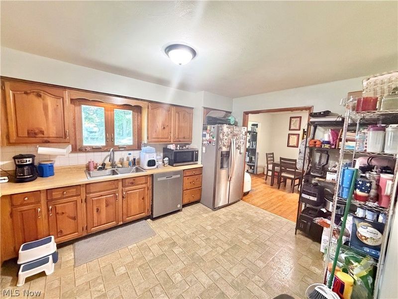 728 Hazelwood Drive, Vermilion, OH 44089 Photo 7